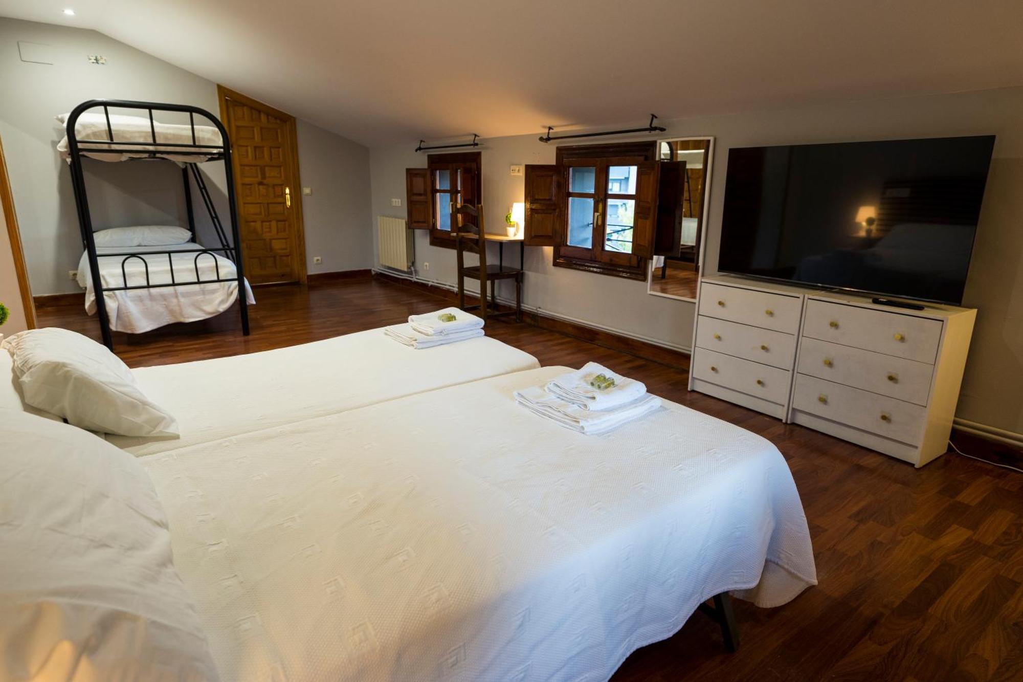 Paratene Ostatu Habitaciones Erandio Exteriör bild