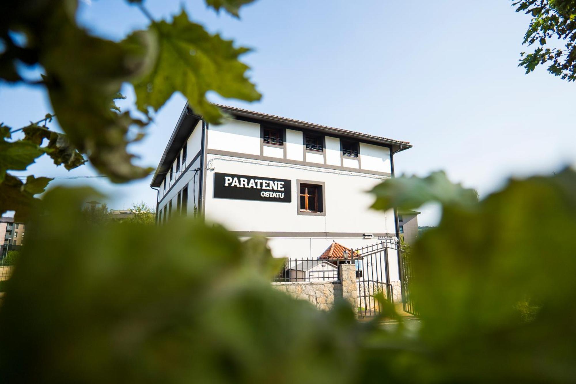Paratene Ostatu Habitaciones Erandio Exteriör bild