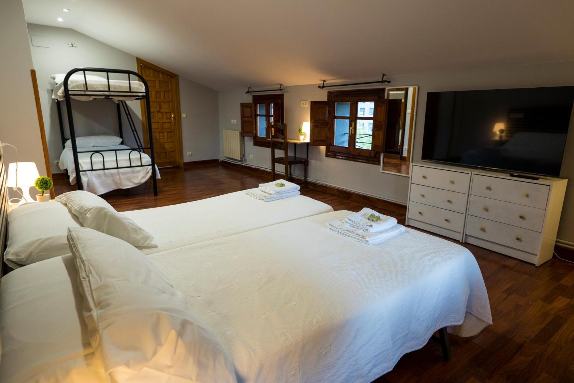 Paratene Ostatu Habitaciones Erandio Exteriör bild